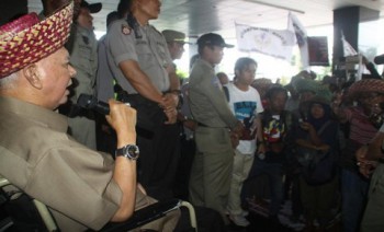Gubernur Terima Demo Warga Muara Jawa